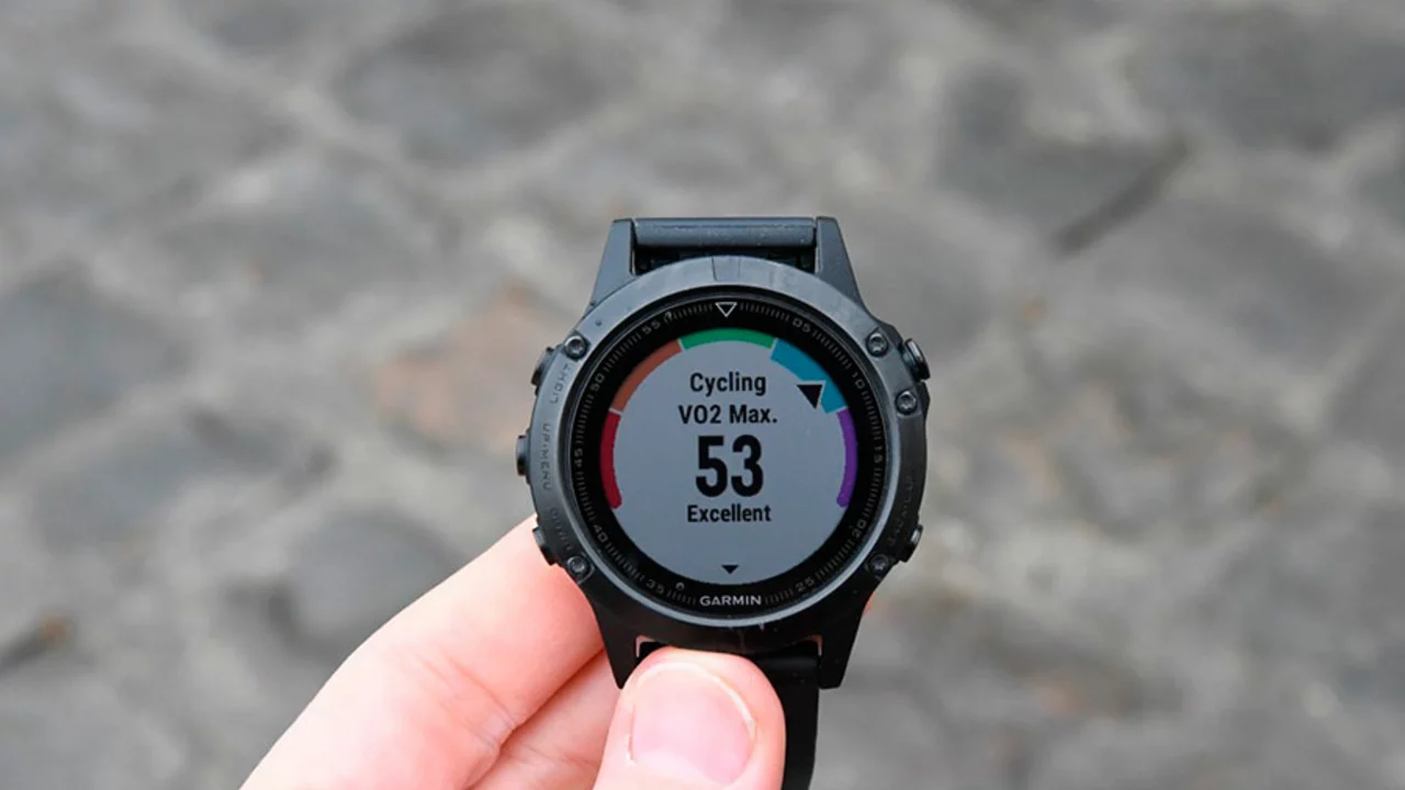 How do I check the cycling VO2 max in a Garmin 935?
